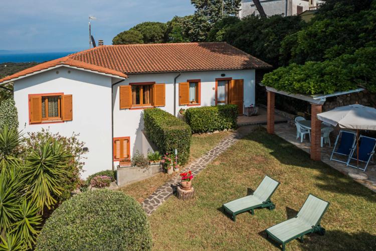 Appartamento in villa 2-4 posti con ampio giardino privato foto 19