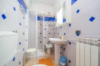 Appartamento in villa 2-4 posti con ampio giardino privato foto 12